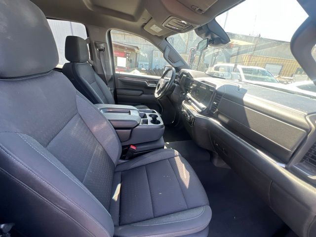 Chevrolet Silverado 1500 Vehicle Full-screen Gallery Image 02