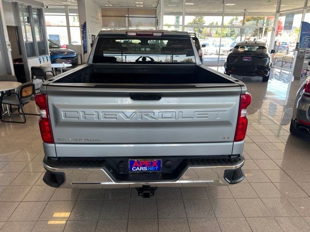 Chevrolet Silverado 1500 Vehicle Full-screen Gallery Image 11