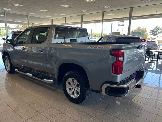 Chevrolet Silverado 1500 Vehicle Full-screen Gallery Image 14