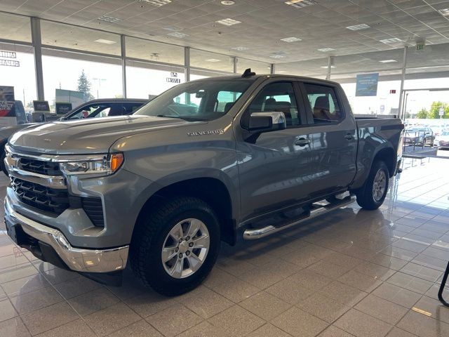 Chevrolet Silverado 1500 Vehicle Full-screen Gallery Image 16