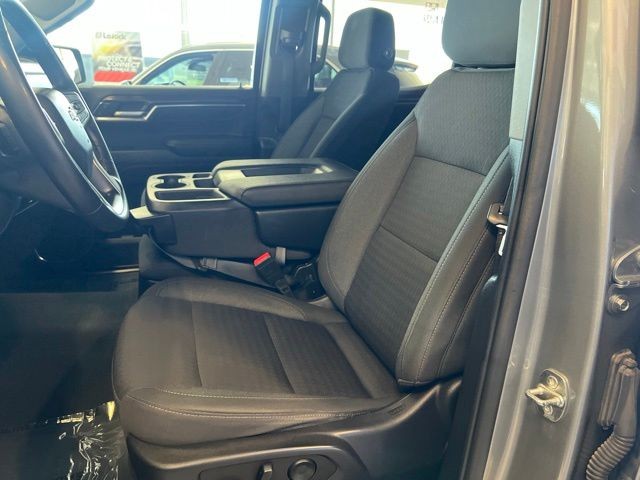Chevrolet Silverado 1500 Vehicle Full-screen Gallery Image 19