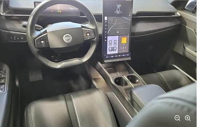 Fisker Ocean Vehicle Full-screen Gallery Image 04