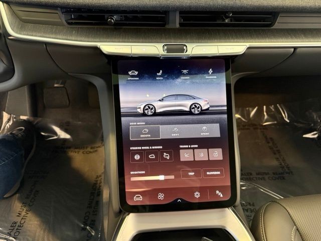 Lucid Air Vehicle Full-screen Gallery Image 15