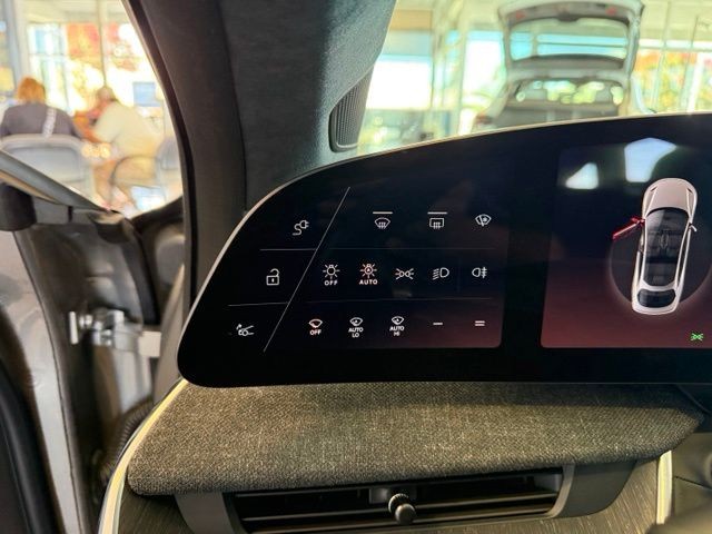 Lucid Air Vehicle Full-screen Gallery Image 18