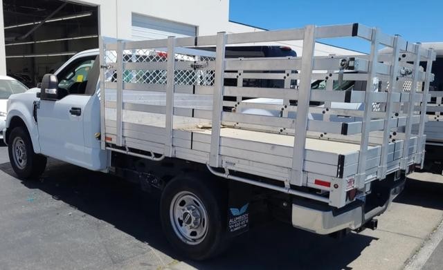 Ford Super Duty F-250 SRW Vehicle Full-screen Gallery Image 03