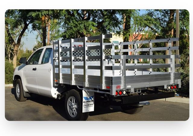 Ford Super Duty F-250 SRW Vehicle Full-screen Gallery Image 04