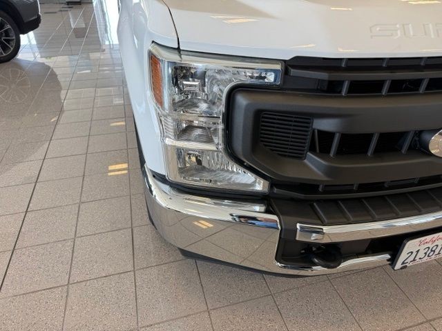 Ford Super Duty F-250 SRW Vehicle Full-screen Gallery Image 09