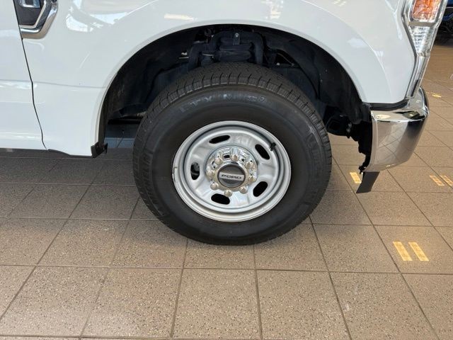 Ford Super Duty F-250 SRW Vehicle Full-screen Gallery Image 11