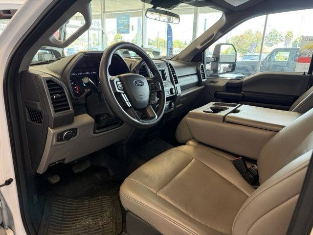 Ford Super Duty F-250 SRW Vehicle Full-screen Gallery Image 13