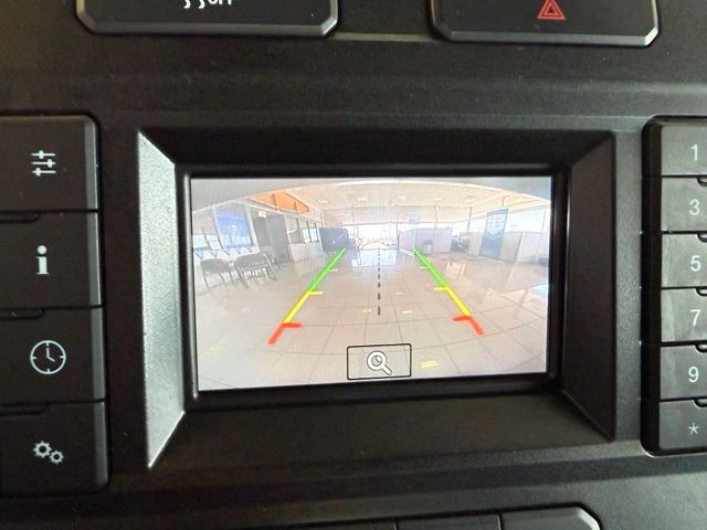 Ford Super Duty F-250 SRW Vehicle Full-screen Gallery Image 16