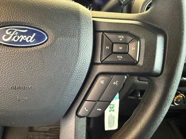 Ford Super Duty F-250 SRW Vehicle Full-screen Gallery Image 18