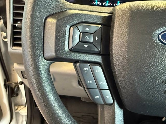 Ford Super Duty F-250 SRW Vehicle Full-screen Gallery Image 19