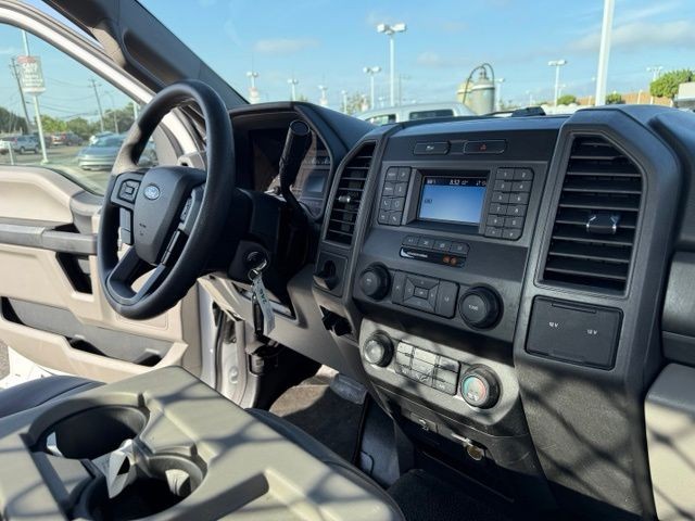 Ford F-350SD Vehicle Full-screen Gallery Image 02