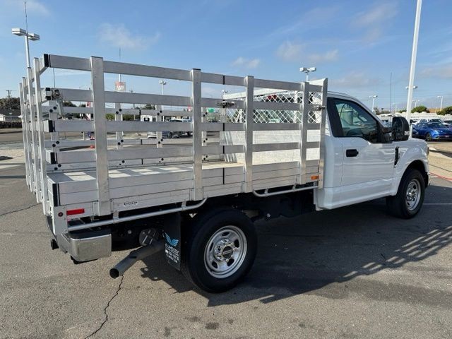 Ford F-350SD Vehicle Full-screen Gallery Image 04