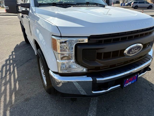 Ford F-350SD Vehicle Full-screen Gallery Image 11