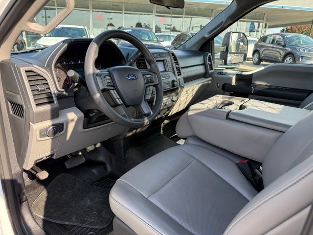 Ford F-350SD Vehicle Full-screen Gallery Image 15