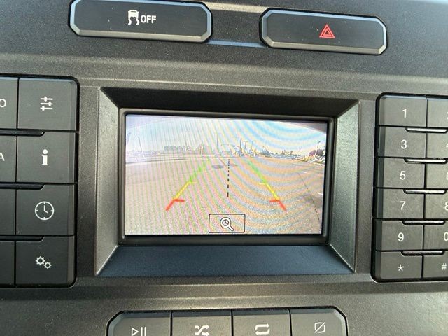 Ford F-350SD Vehicle Full-screen Gallery Image 17