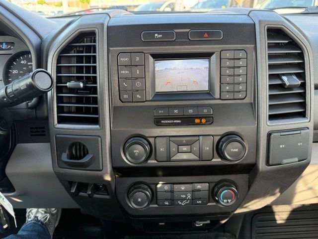 Ford F-350SD Vehicle Full-screen Gallery Image 18