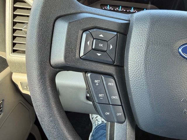 Ford F-350SD Vehicle Full-screen Gallery Image 20