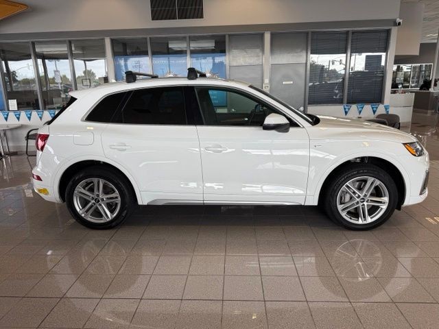 Audi Q5 Vehicle Full-screen Gallery Image 02