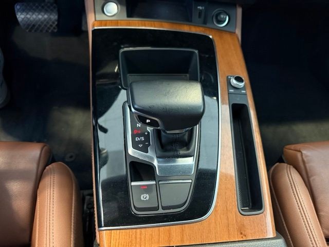 Audi Q5 Vehicle Full-screen Gallery Image 15