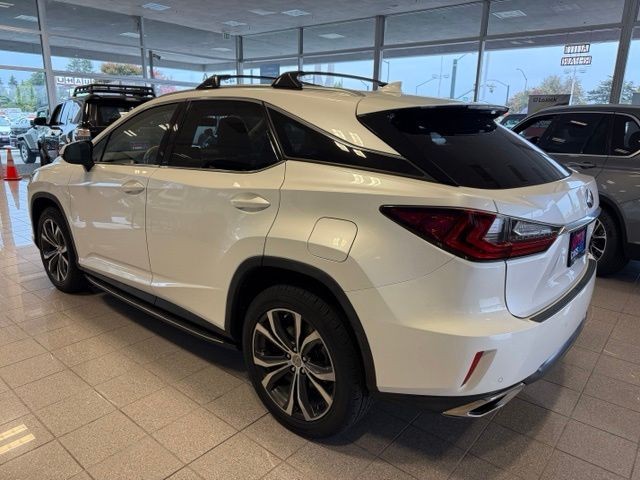 Lexus RX Vehicle Full-screen Gallery Image 05