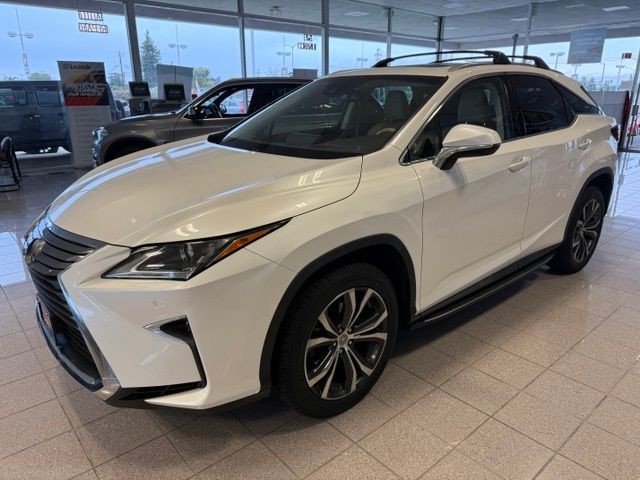 Lexus RX Vehicle Full-screen Gallery Image 06