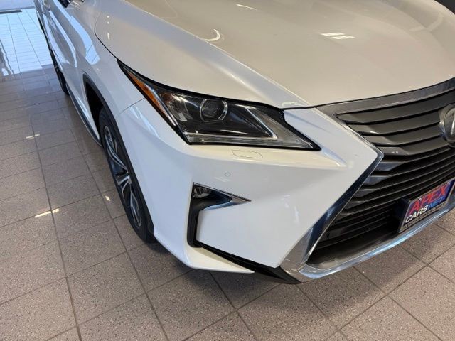 Lexus RX Vehicle Full-screen Gallery Image 08