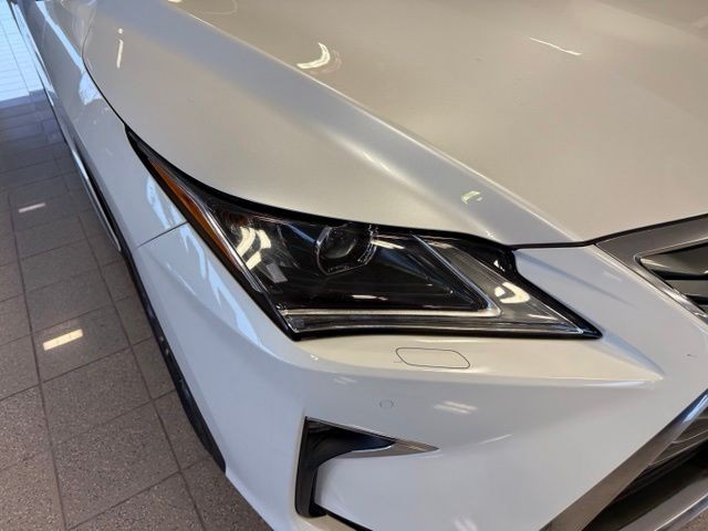 Lexus RX Vehicle Full-screen Gallery Image 09