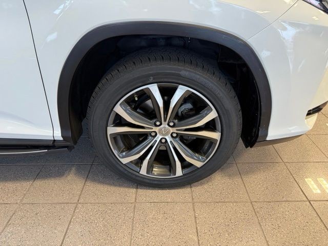 Lexus RX Vehicle Full-screen Gallery Image 10
