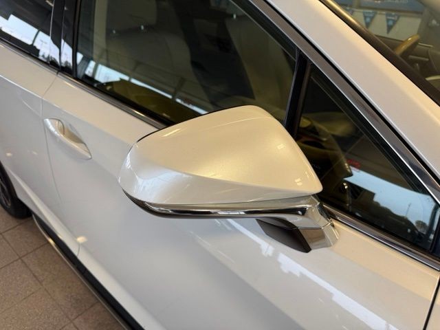 Lexus RX Vehicle Full-screen Gallery Image 11