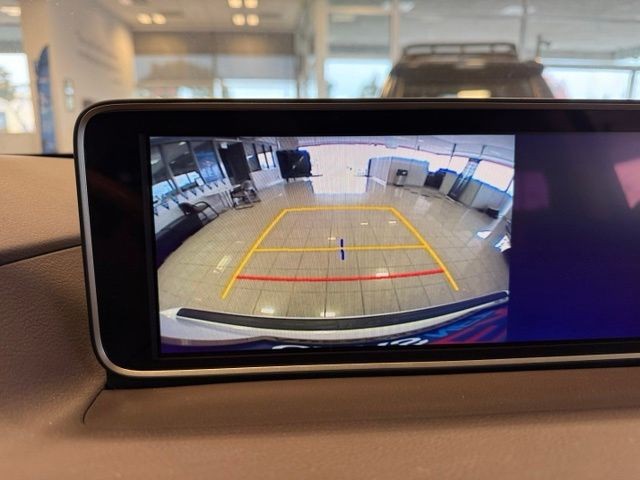 Lexus RX Vehicle Full-screen Gallery Image 14