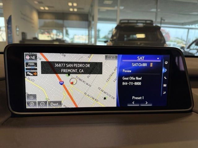 Lexus RX Vehicle Full-screen Gallery Image 15