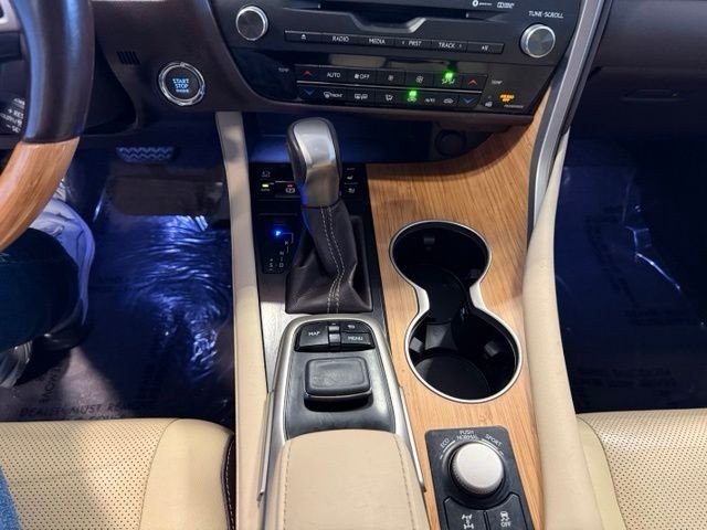 Lexus RX Vehicle Full-screen Gallery Image 17