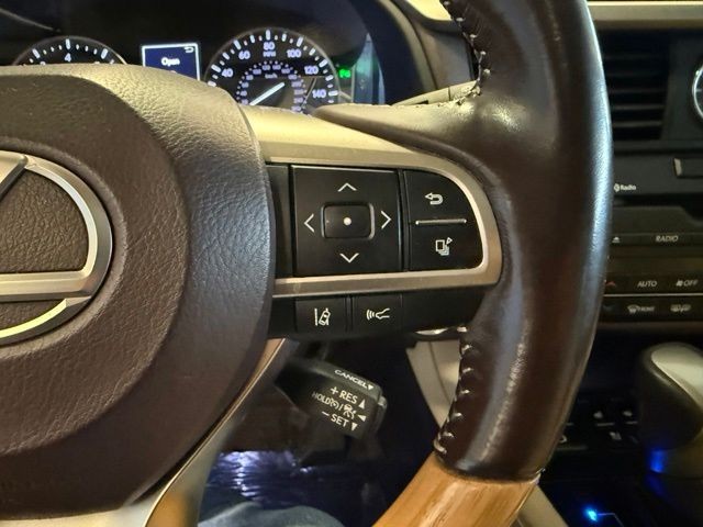 Lexus RX Vehicle Full-screen Gallery Image 18