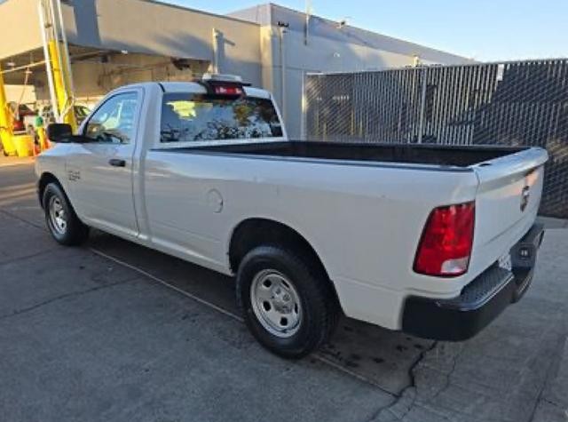 Ram 1500 Classic Vehicle Full-screen Gallery Image 02