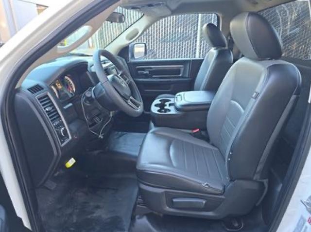 Ram 1500 Classic Vehicle Full-screen Gallery Image 03