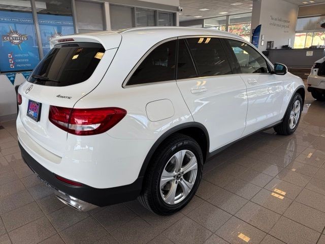 Mercedes-Benz GLC Vehicle Full-screen Gallery Image 05