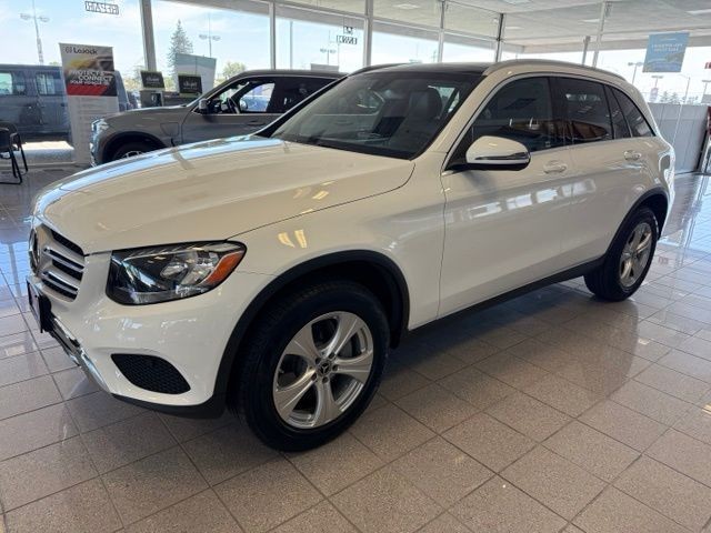 Mercedes-Benz GLC Vehicle Full-screen Gallery Image 08