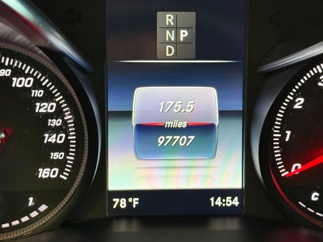 Mercedes-Benz GLC Vehicle Full-screen Gallery Image 14