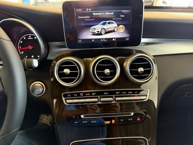 Mercedes-Benz GLC Vehicle Full-screen Gallery Image 17
