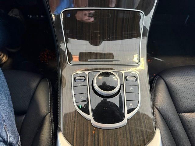 Mercedes-Benz GLC Vehicle Full-screen Gallery Image 18