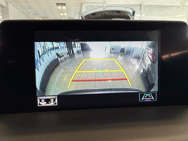 Lexus NX Vehicle Full-screen Gallery Image 15