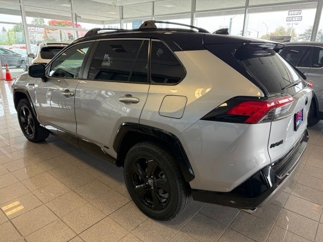 Toyota RAV4 Hybrid Vehicle Full-screen Gallery Image 07