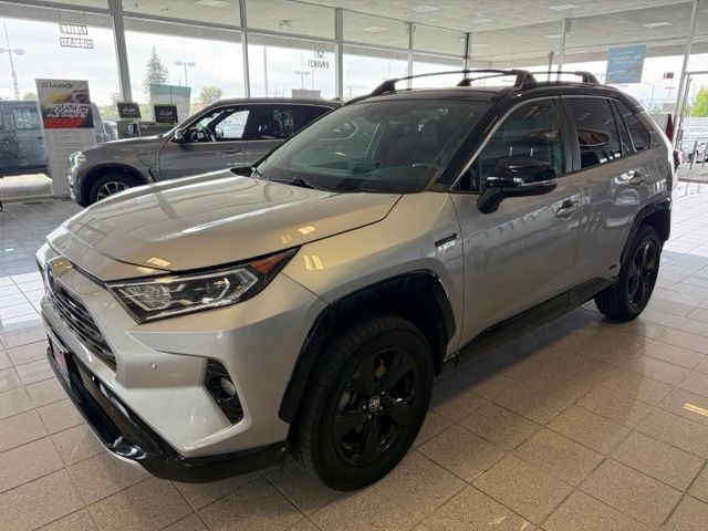 Toyota RAV4 Hybrid Vehicle Full-screen Gallery Image 08