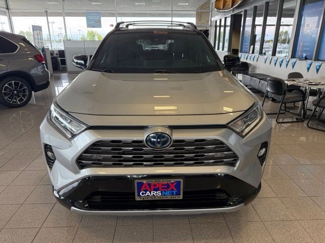 Toyota RAV4 Hybrid Vehicle Full-screen Gallery Image 09