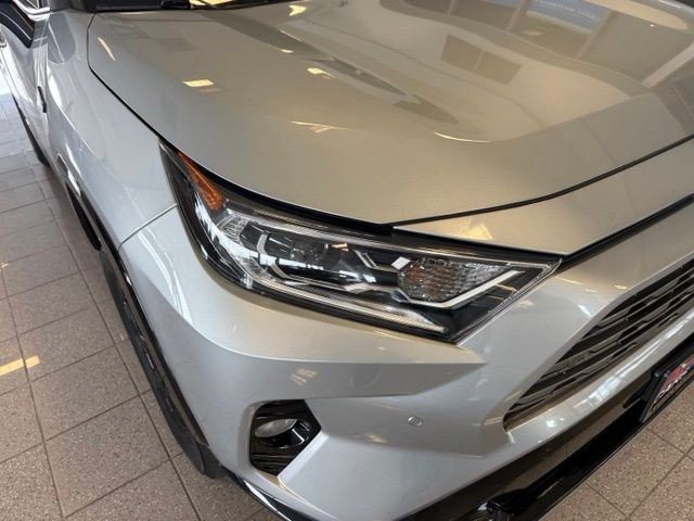 Toyota RAV4 Hybrid Vehicle Full-screen Gallery Image 11