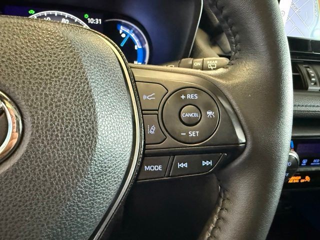 Toyota RAV4 Hybrid Vehicle Full-screen Gallery Image 19
