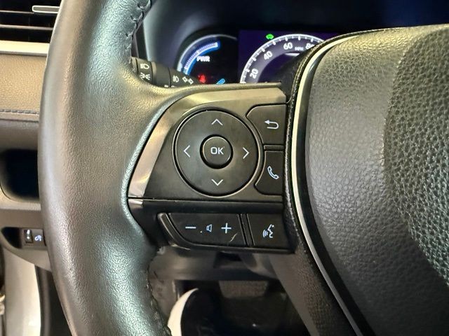 Toyota RAV4 Hybrid Vehicle Full-screen Gallery Image 20