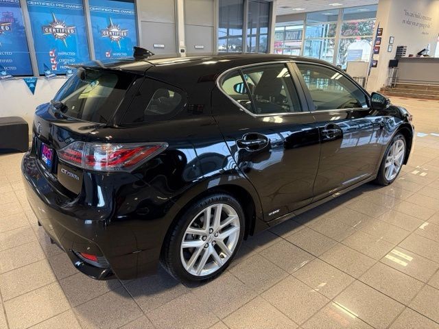 Lexus CT 200h Vehicle Full-screen Gallery Image 05
